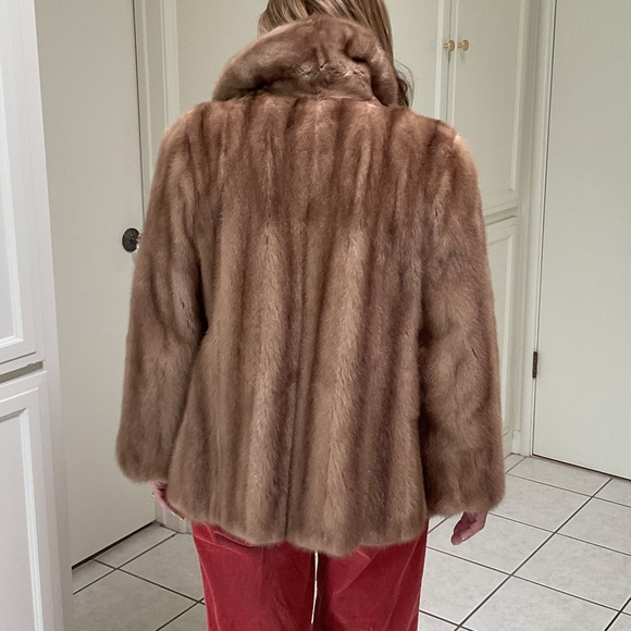 Mink Fur Coat, by Normart’s of Fresno, Calif - Picture 12 of 13
